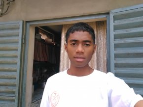 Je cherche une fille belle .tu me trouve comment ? Il suffis de donner une signale et je serais la.