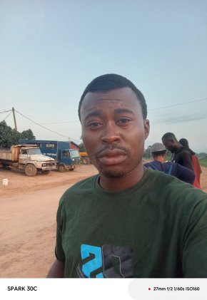 Bonjour je m'appelle Cédric machia Mohamed je cherche le vrai amour 