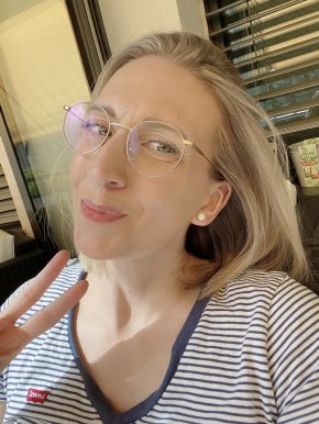 Salut moi je suis Lolle matin je suis  d'origine française j'ai 38 ans et je suis veuve  et j’ai deu