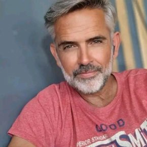 Salut je me nomme Fabrice et je suis très enthousiaste 
