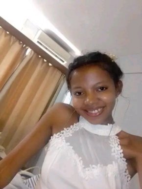 Je cherche un homme . Respectueux. Sincère. Bon caractère. Joie de vivre. Passionné . Ambition . Fac