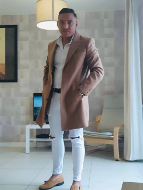 Gigolo donner des plaisir et des satisfactions,partage moi avec qui tu aime..