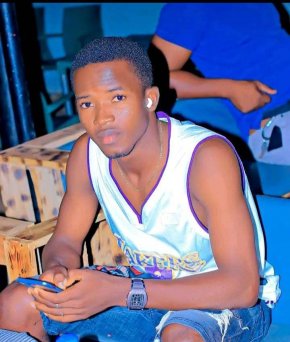 Coucou Salut ? homme Bizi disponible pour vous servir mes dames WhatsApp et appeler ? 05-96-95-91-00