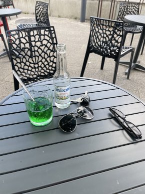 Agréable gentil, attentionné j’aime la vie et je voudrais la partager avec ma future femme