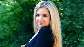 Alexandra est disponible à toute heure ! Contact par téléphone