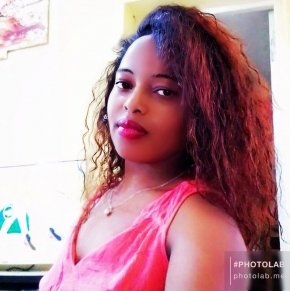 Cherche une relation serieuse et durable avec un homme serieux,romantique