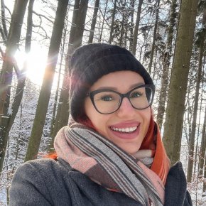 Je suis une femme sérieuse, fidèle en amour comme en amitié, une femme qui sais très bien prendre so