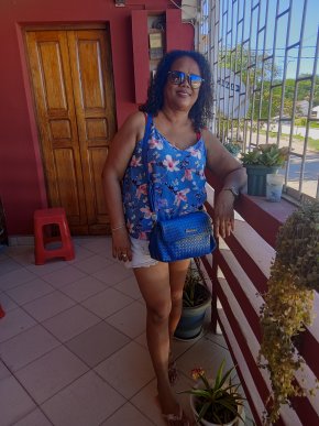 Voyageuse,femme de parole,talentueuse,chrétienne,nageuse,souriante,