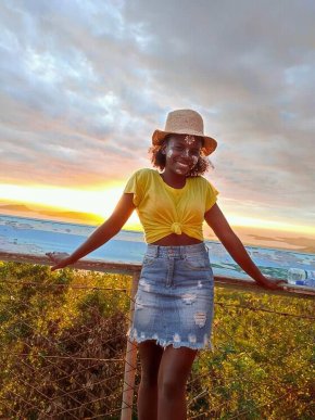 je suis une jeune femme  a la recherche d'un homme pour une relation serieuse 