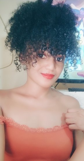 Cherche une relation sérieuse avec un homme sérieux.