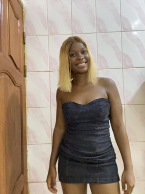 Bonjour je m’appelle Lorrianne et je suis à la recherche du grand amour 