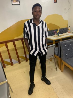 Recherche d’une femme entre 20 et 25 ans 