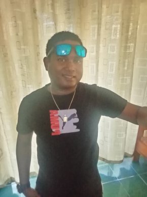 Slt a tous je suis Andy je suis celibataire je suis ici juste pour du serieux rien de plus