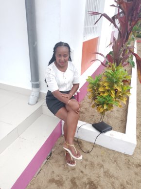 Je m'appelle Elianah Angenita, j'ai 30 ans j'habite à Toamasina et je cherche un homme honnete et si