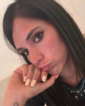 Sono una donna premurosa, fedele e rispettosa Mi piacciono gli uomini di parola, un uomo che non pre