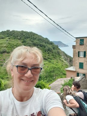 Sérieuse sincère honnête et surtout gentil j'aime me balade et aller au cinéma 