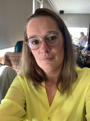 JE SUIS A LA RECHERCHE D'UNE RELATION SERIEUSE