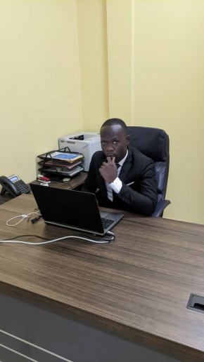 Je suis disponible pour des discussions amoureuses pouvant aboutir à une vie à 2