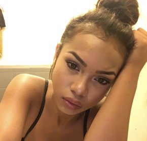 Je suis une Sugar Baby gentil, sexy, souriante 