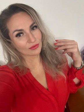 je sais aimer et je suis  très patiente et je rêve: d'un homme de idéal pour une relation ou rencont