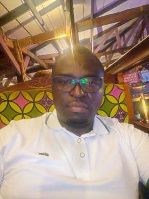 Salut salut moi c'est Fai Elvis Kwebe. Africain d'origine Cameroun. Je cherche une femme sérieuse 