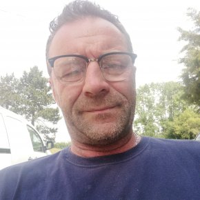 Moi c'est Benoît Maes et j'aimerais rencontrer une femme sérieuse et honnête