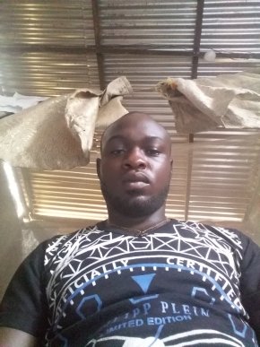 Jeune camerounais très engagé recherche une fille habitant douala pour une relation sérieuse. ......