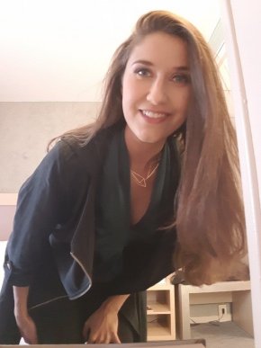Je suis simple et respectueux et aussi j’aime des personnes qui me promets à venir chez moi 