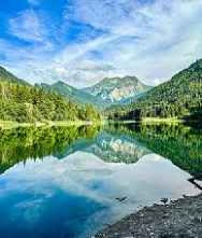 Simple avec beaucoup de valeurs,la vie ne vaut rien mais rien ne vaut la vie 
