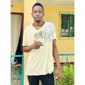 Un jeune homme de 25 ans cherche dame mature 