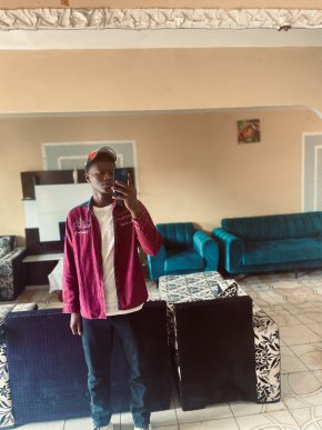 Je recherche une fille sincère timide travailleuse et respectueuse 