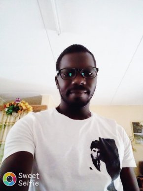 recherche une personne posée, souriante qui recherche une relation sincère et stable 