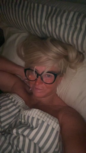 Bonjour moi c'est Chantal je recherche une personne honnête et serieux