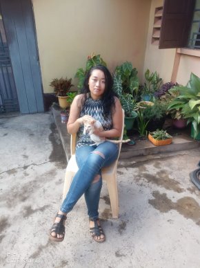 Cherche un homme sérieux avec une relation à long terme. 