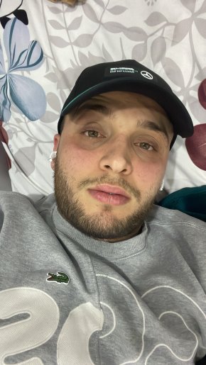 Je suis nouveau ici et je cherche des rencontres intéressantes 