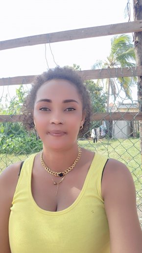  Bonjour, je suis une femme  simple avec une personnalité tolérante, amicale et aimante