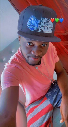 Un homme sérieux très sage un hmme black sérieux 