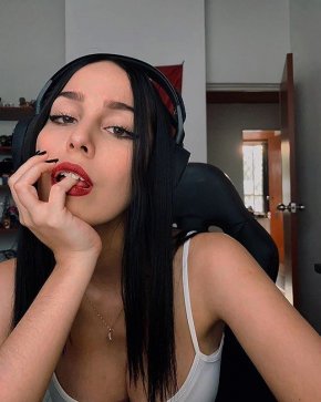 Je suis célibataire et je cherche un homme dans ma vie 