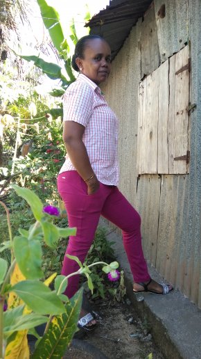 je m appelé Clerine . j'ai 52 ans ' célibataire de Madagascar