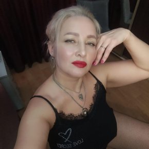Recherche de femme idéale et très sincère  en amour et aussi donne du sérieux en amour 