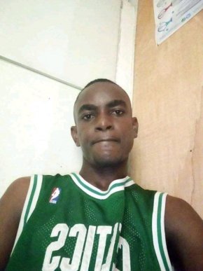 Je recherche une relation amoureuse avec une femme vertueuse, qui craint Dieu, dynamique