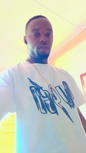 Je suis  un jeune homme jovial sympa et vraie 