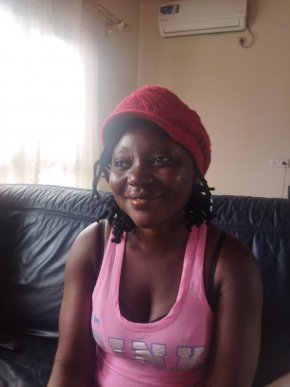 jeune femme gentille et travailleuse recherche l'amour 