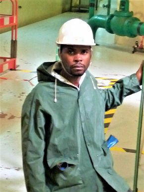 homme disponible vivant dans le district de Yamoussoukro