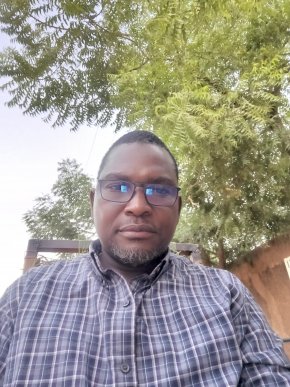 je suis un homme à la recherche d'une femme pour une relation sérieuse avec des femmes vivantes au N