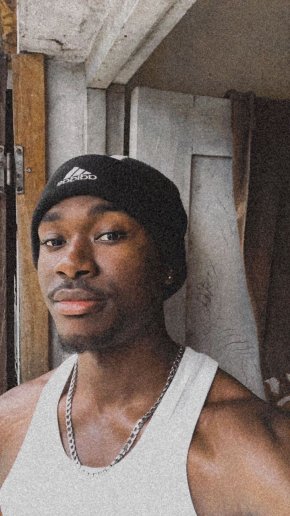 Jeune homme béninois sérieux cherche sugar mommy pour relation discrète et mutuelle