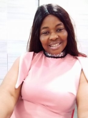 Je suis une femme,  je suis à la recherche d'un homme idéal 
