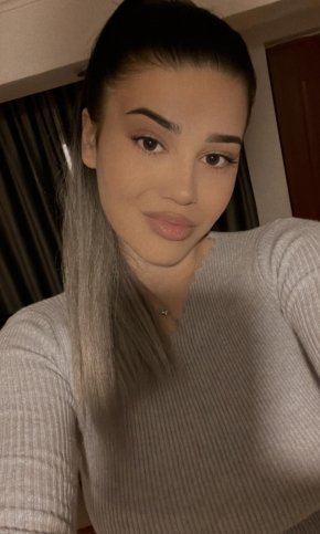 Joyeuse☺ je veux avoir une relation base sur la confiance surtout avoir un homme avec lui faire ma v
