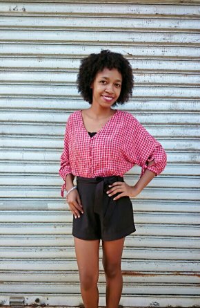 Je suis Elinda,je viens de madagascar.Je suis une femme souriante,un peu timide et calme