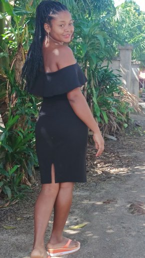 Jeune femme douce et sincère cherche relation sérieuse et complice 